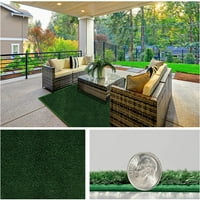 2'x3 'zeleni turfnime u zatvorenom vanjskom umjetnom travnjaku, trkači i vrata. Izgled trave bez održavanja