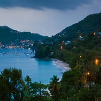 Povišen pogled na Admiralter Bay, Port Elizabeth, Bequia, Saint Vincent i Grenadines Poster Print panoramskim slikama