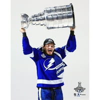 Mikhail Sergachev Tampa Bay Lightning Nepodržao fotografiju za podizanje čaša Stanley Cup